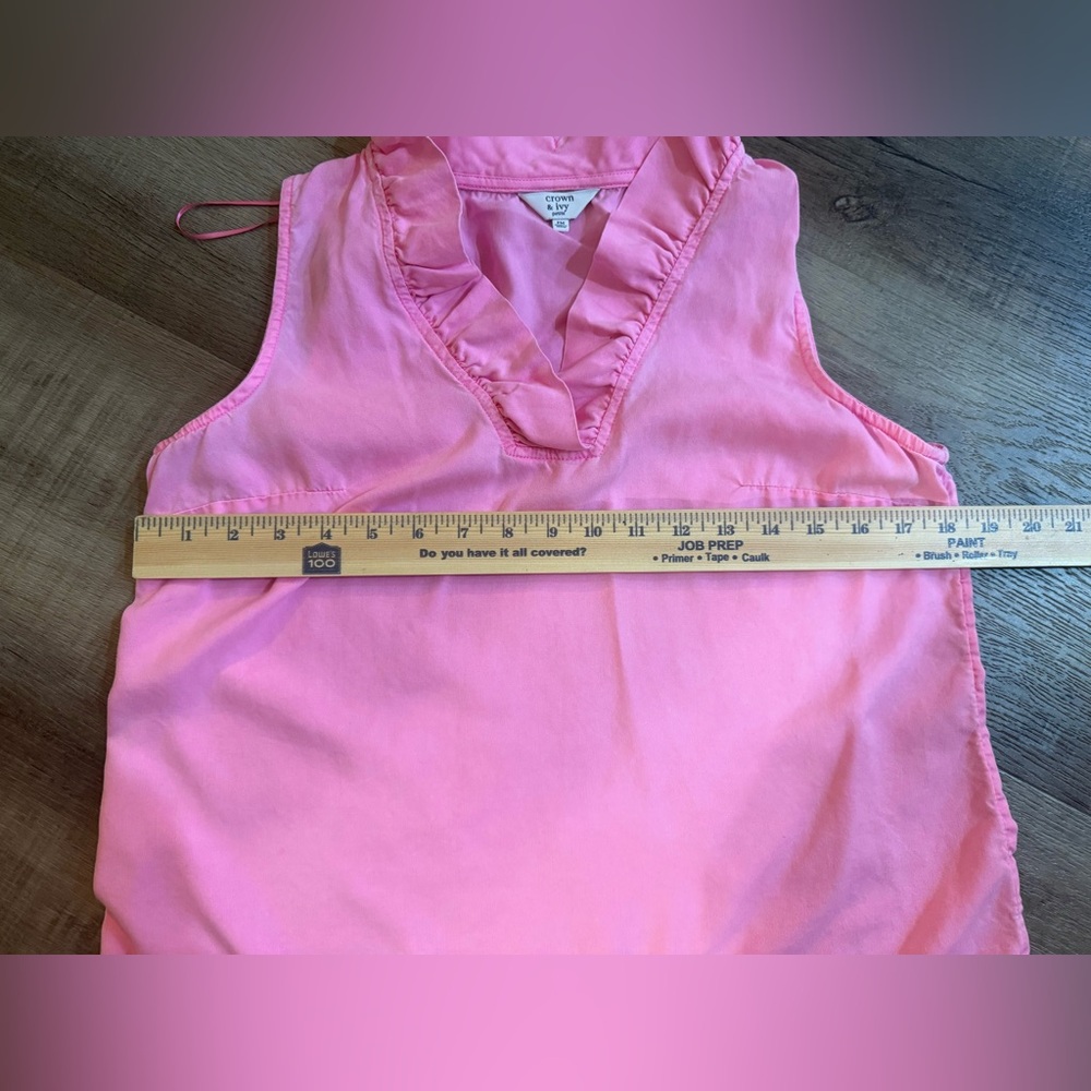 crown & ivy Pink Ruffle V-Neck Sleeveless Blouse Size Medium Petite - Picture 9 of 10